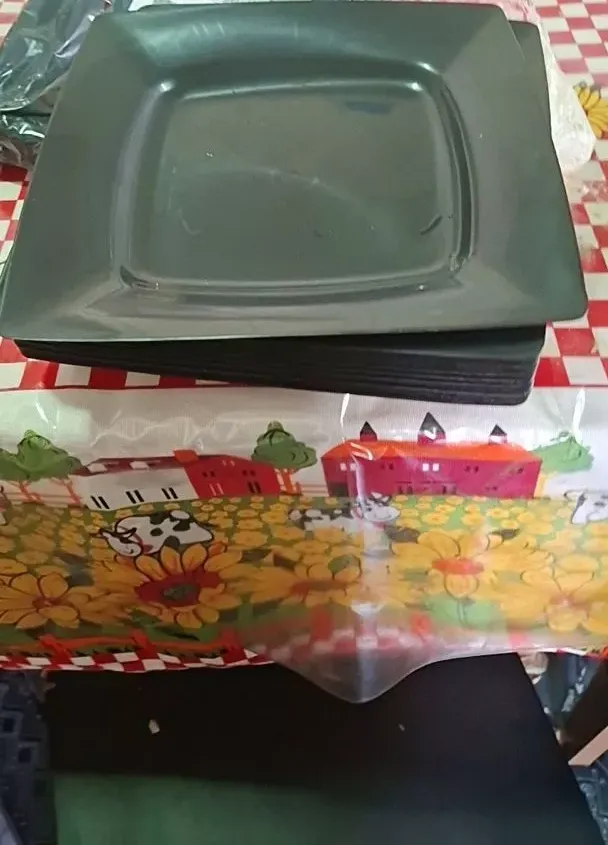 Foto de cliente 8 — pratos pretos quadrados