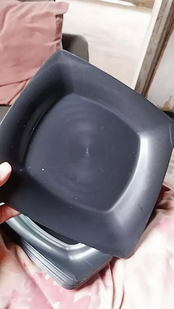 Foto de cliente 6 — pratos pretos quadrados