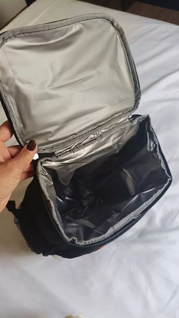 Foto de Camila R. com a mochila térmica cooler 23L